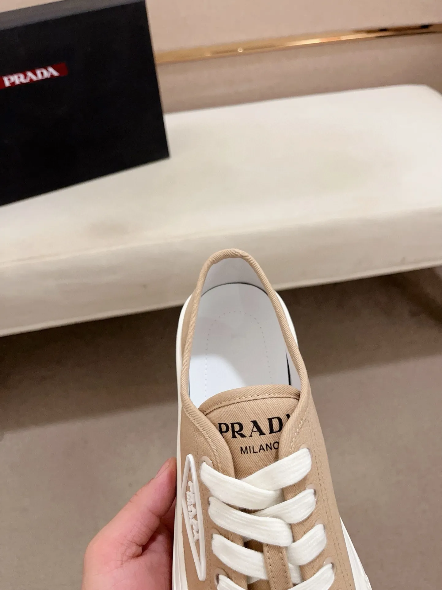 Men's shoes 💰 580💰 ✔️✔️✔️High-quality new PRADA counters are launched at the same time. The new men's shoes and 😘fabrics are selected from first-layer cowhide and are made by pure handicrafts. Lining: Full cowhide lining. 👍🏿 High-end ☄️ air-cushion molded anti-slip rubber outsole, exquisite lines, simple and elegant, comfortable and high-end for leisure travel. Code number: 38 to 44 (45 can be customized)